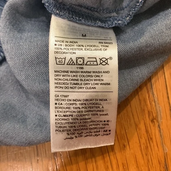 Old Navy Blue Embroidered Shorts, Size M - Picture 5 of 5